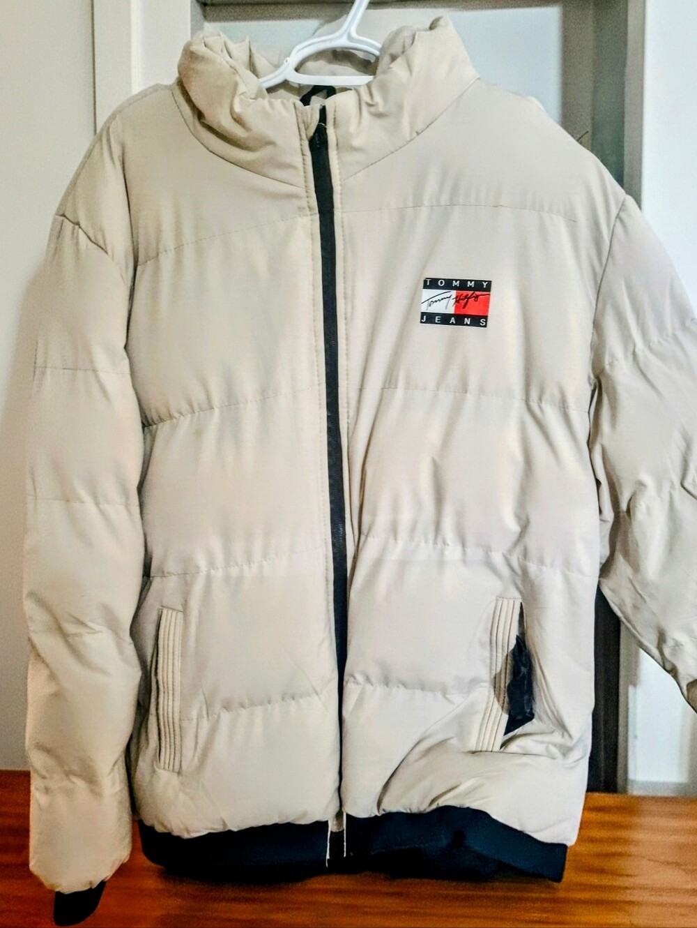 Tommy Jeans Men's Essential Puffer Jacket Beige Cream Size Large - READ FLAW